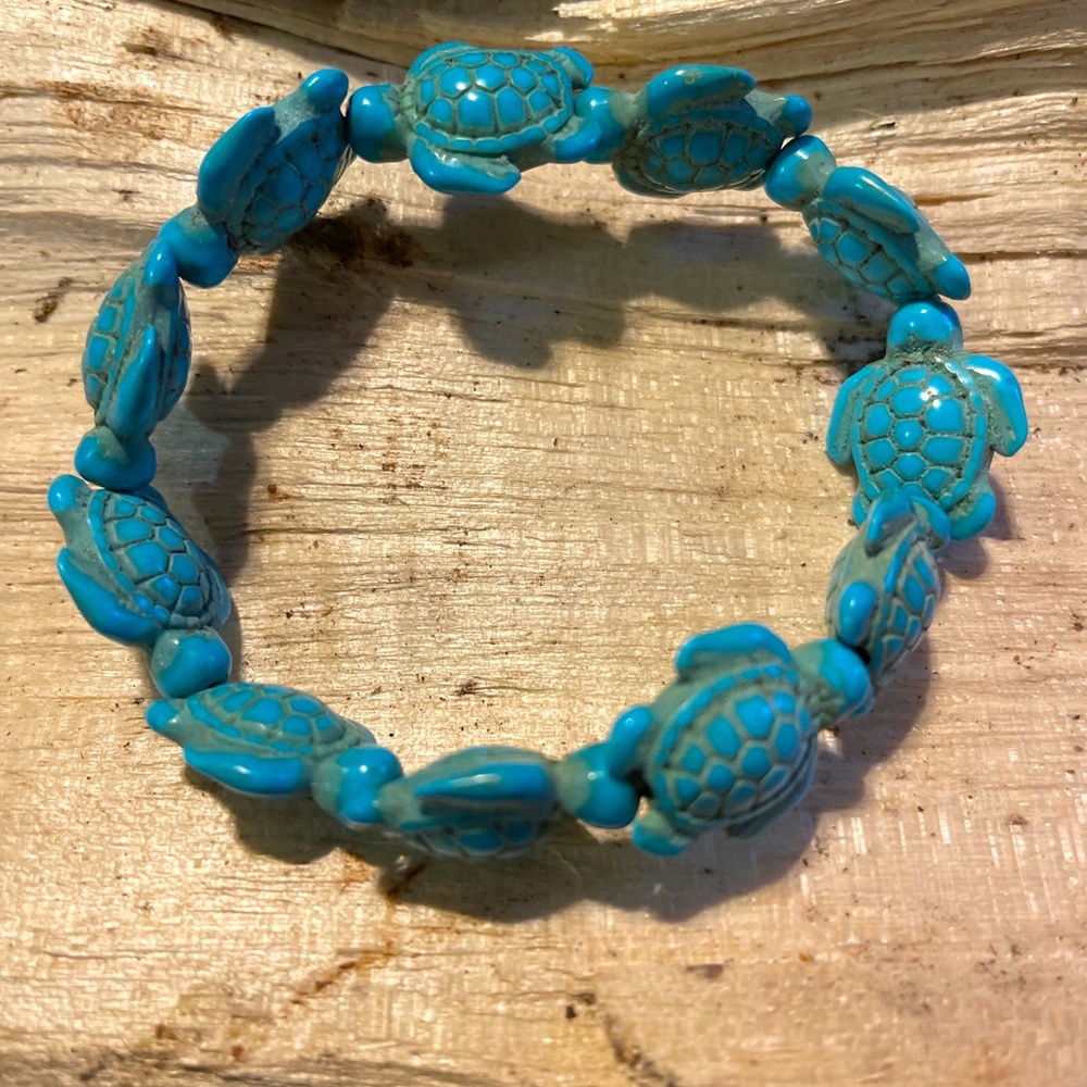 Tortoise Shaped Stretch Bracelet -New-   Turtle Shape. Love Of Turtles!